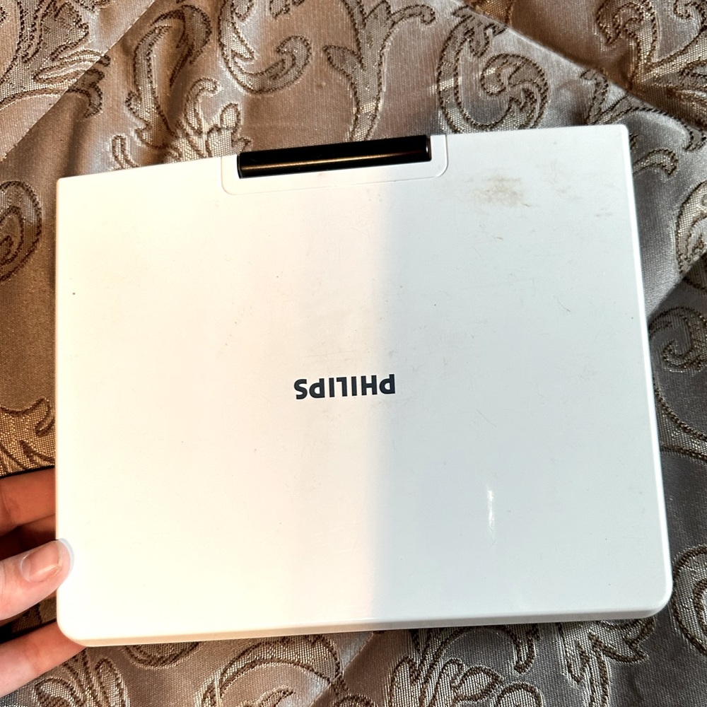 Phillips portable dvd player💿